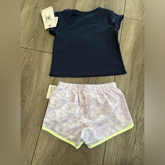 Nike girls 2 pc set with graphic shirt very beautiful colors - Picture 2 of 4